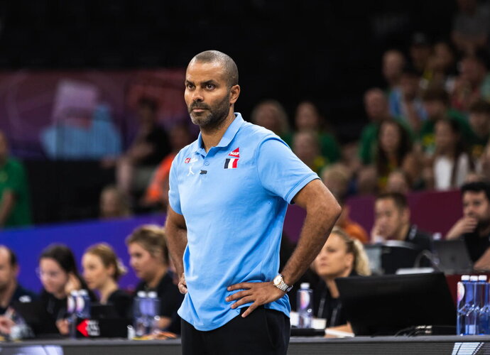 T.Parkeris imasi darbų (FIBA nuotr.)