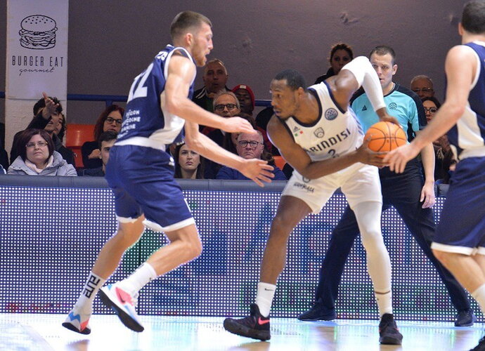 S.Kulvietis taškais nusileido D.Suttonui (FIBA Europe nuotr.)