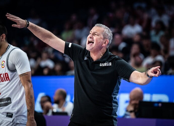 I.Zouros stos prie AEK vairo (FIBA nuotr.)