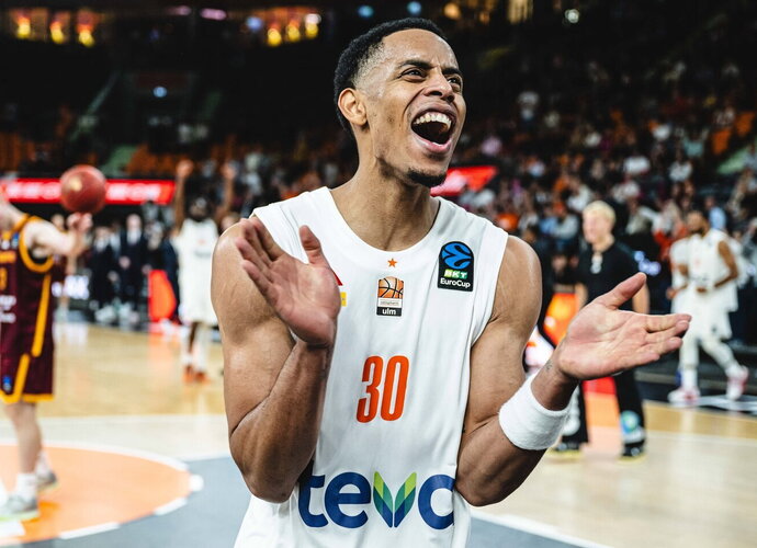 J.Simsas pelnė 13 taškų