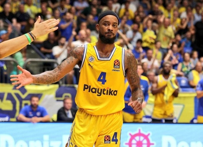 L.Brownas pelnė 10 taškų