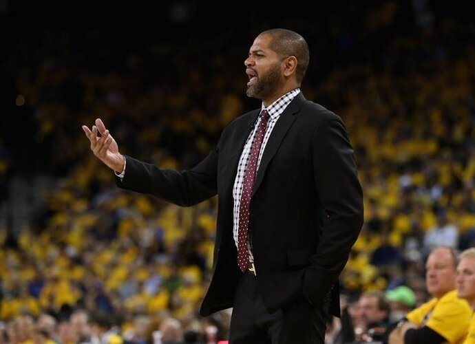 J.B.Bickerstaffas ilgai be darbo neturėtų būti(Scanpix nuotr.)