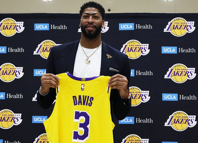 A.Davisas turėtų tapti centrine „Lakers“ figūra (Scanpix nuotr.)