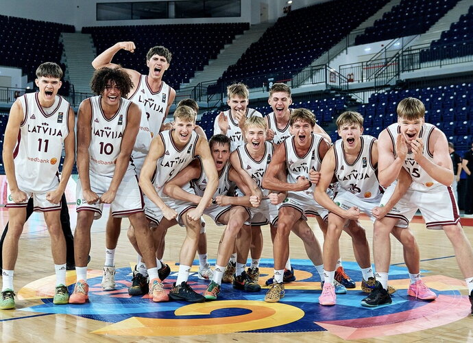 U16 rinktinė nušlavė serbus (FIBA nuotr.)