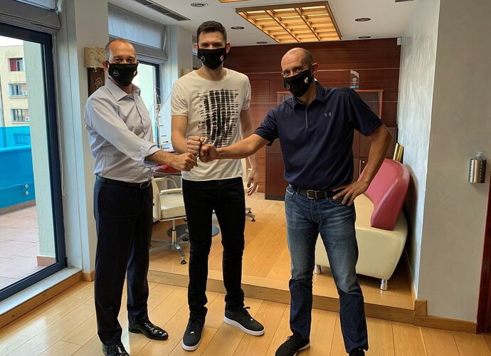 K.Papanikolaou ilgam liks Pirėjuje