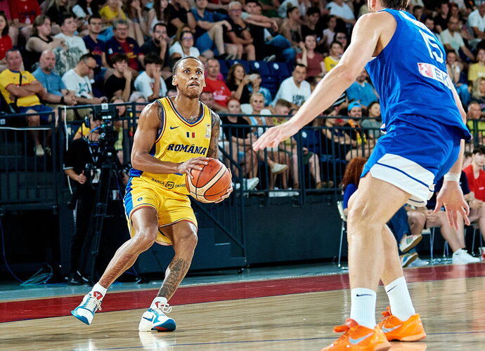 D.Russellas vedė į pergalę prieš Graikiją (FIBA nuotr.)