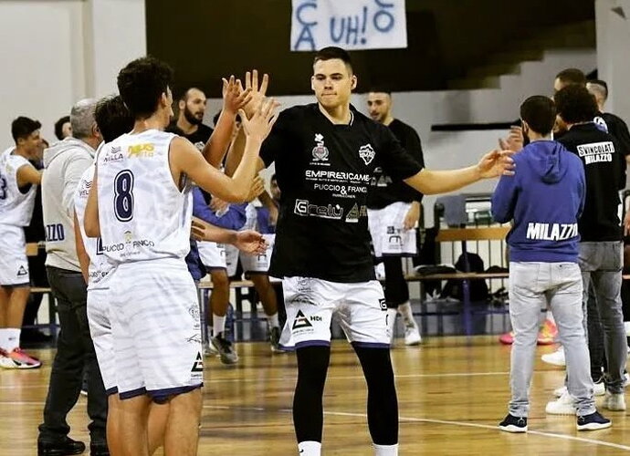 M.Razbadauskas keičia šalį 