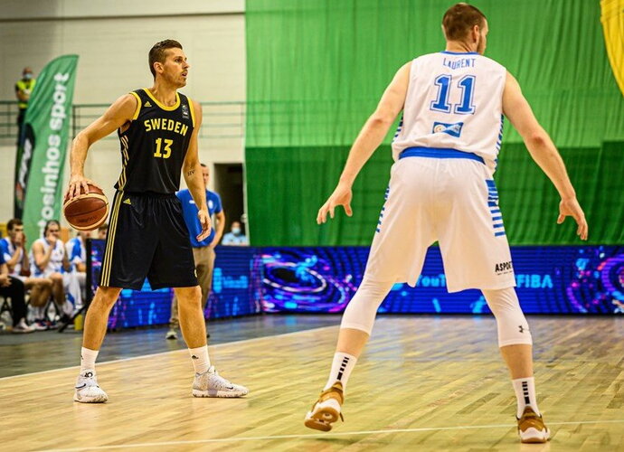 Švedai laimėjo tvirtai (FIBA nuotr.)