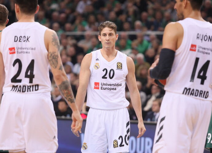 J.Carrollas pataikė 4 tritaškius (BNS nuotr.)