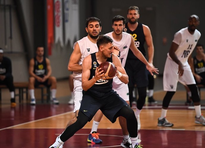 E.Ulanovas įsitvirtina „Fenerbahče“ rotacijoje