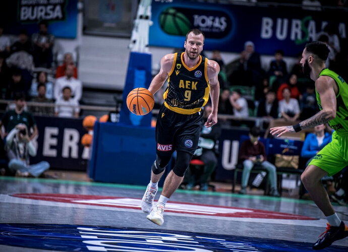 L.Lekavičius pranoko kitą lietuvį (FIBA Europe nuotr.)