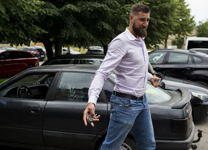 J.Valančiūnas į stovyklą atvyko su „Audi 80“ (www.kavolelis.lt)