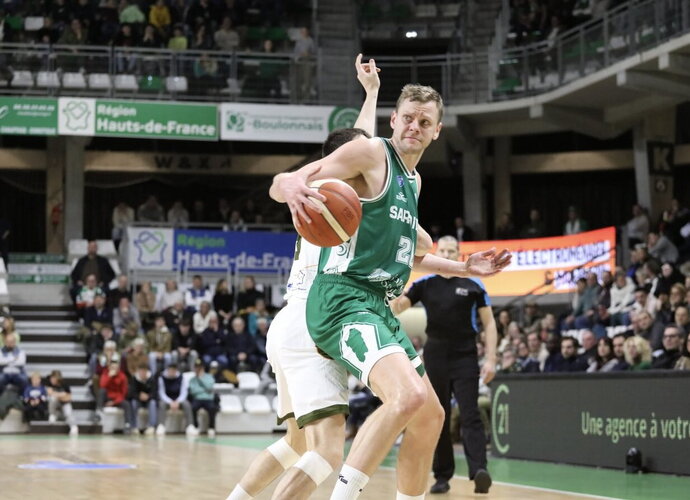 E.Bendžius pagirtinai kovėsi po krepšiais (FIBA Europe nuotr.)