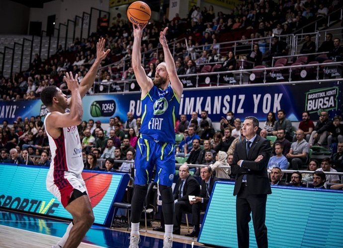 A.Milaknis pelnė 2 taškus (FIBA nuotr.)