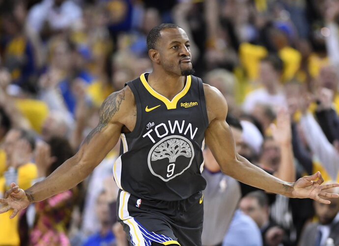 A.Iguodala sulaukia daug dėmesio (Scanpix nuotr.)