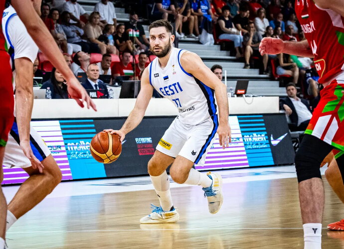K.Kullamae liko toli nuo pergalės (FIBA nuotr.)