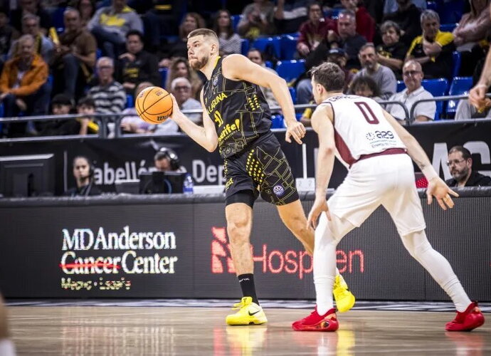 R.Giedraitis pelnė tašku daugiau už G.Radzevičių (FIBA nuotr.)