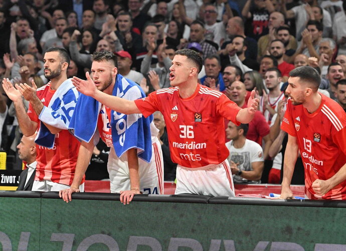 „Crvena Zvezda“ žaidėjai ir gerbėjai gali skųstis pagrįstai (Scanpix nuotr.)