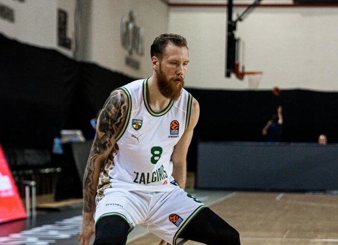 I.Brazdeikis prisistatė su naujaisiais „Žalgirio“ marškinėliais (Žalgirio nuotr.)