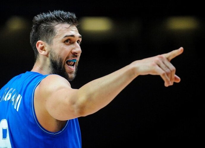 E.Messina prašo A.Bargnani greičiau susirasti naują komandą (Fotodiena.lt)