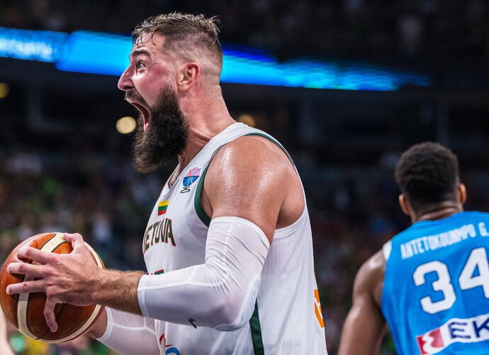 J.Valančiūnas rinktinės į pusfinalį neištempė (FIBA nuotr.)