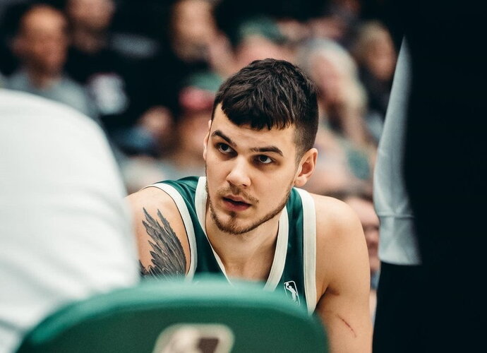 D.Sirvydis buvo tarp lyderių