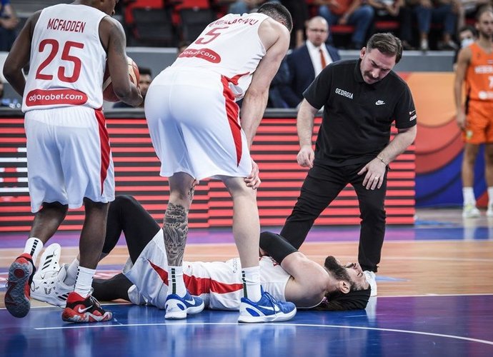 T.Shengeliai – peties trauma (FIBA Europe nuotr.)