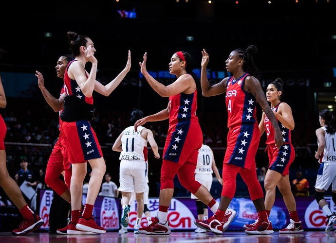 JAV rinktinė varžovėms vilčių nepaliko (FIBA nuotr.)