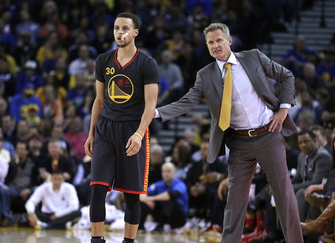 S.Curry gali tapti naudingiausiu NBA sezono žaidėju (Scanpix nuotr.)