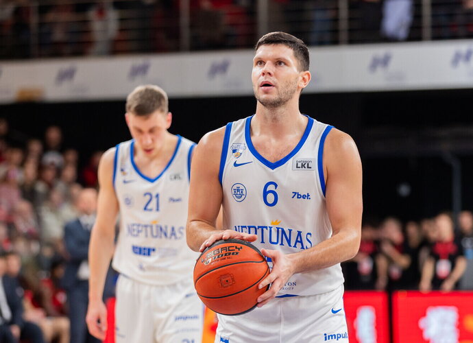R.Lomažas rungtynių metu nevengia rodyti emocijų (BNS nuotr.)