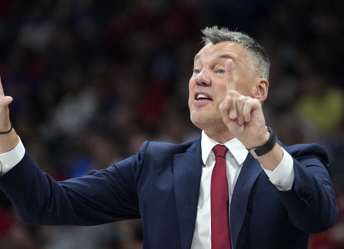 Š.Jasikevičius lips ant pakylos (Scanpix nuotr.)