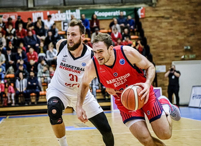 T.Cavanaugh lankysis Jonavoje (FIBA nuotr.)
