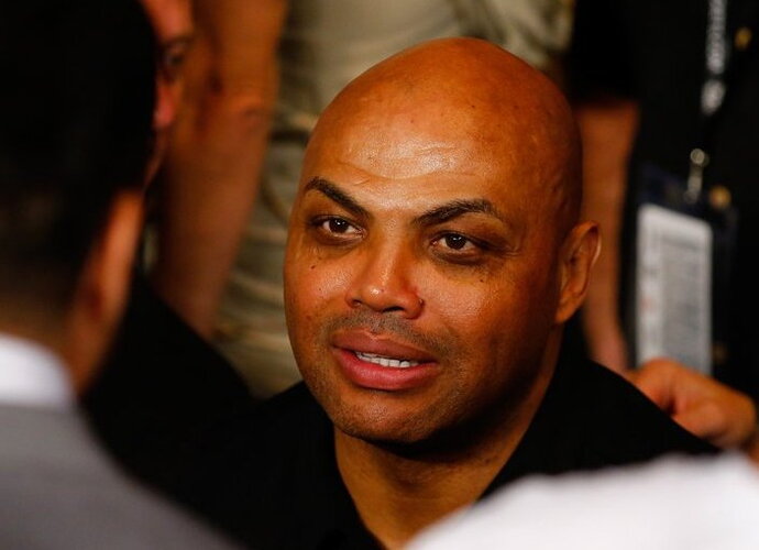 Ch.Barkley teigia, kad LJamesui dar trūksta trofėjų, jog galėtų aplenkti Kobe ir Duncaną (Scanpix nuotr.)
