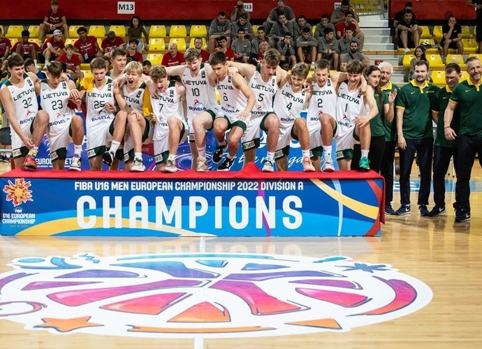 16-mečių rinktinė 2022 metais triumfavo savo amžiaus pirmenybėse (FIBA nuotr.)