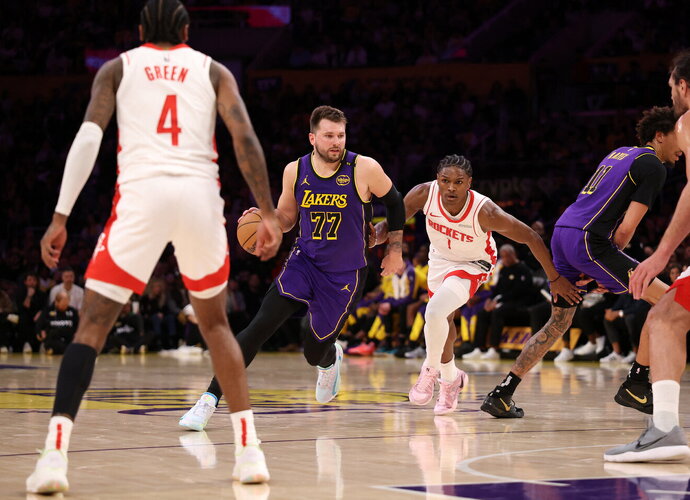 L.Dončičius buvo vienas iš trijų rezultatyviausių „Lakers“ žaidėjų (Scanpix nuotr.)