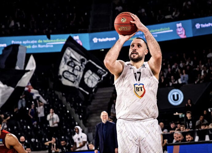 G.Orelikas dažnai smaigstė tritaškius, tiesa, dažnai netaikliai (Euroleague.net)