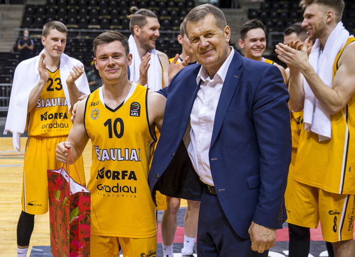 E.Fridrikssonas išvyksta iš Šiaulių (BNS nuotr.)
