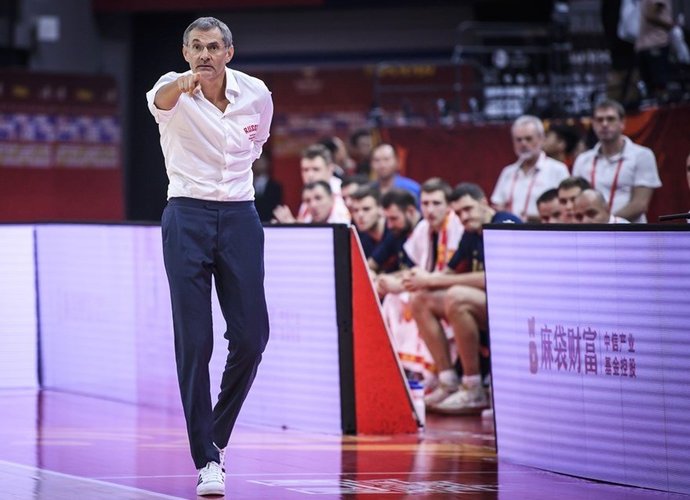 S.Bazarevičius neturi artimo ryšio su žaidėjais (FIBA nuotr.)