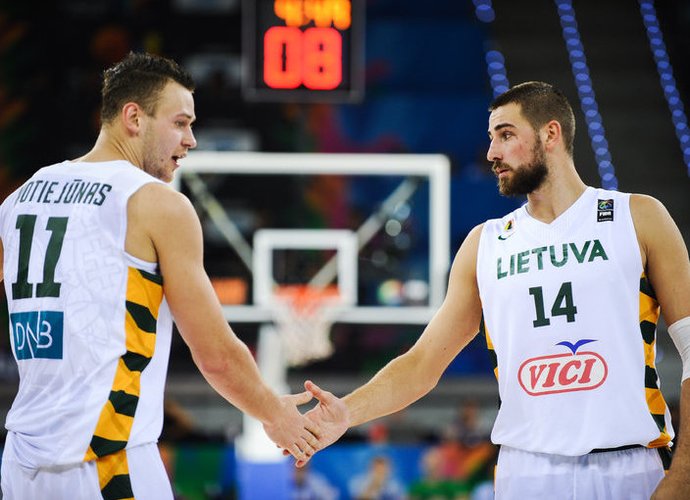 NBA žaidžiantys lietuviai uždirba daugiausiai iš savo tautiečių (Fotodiena.lt)