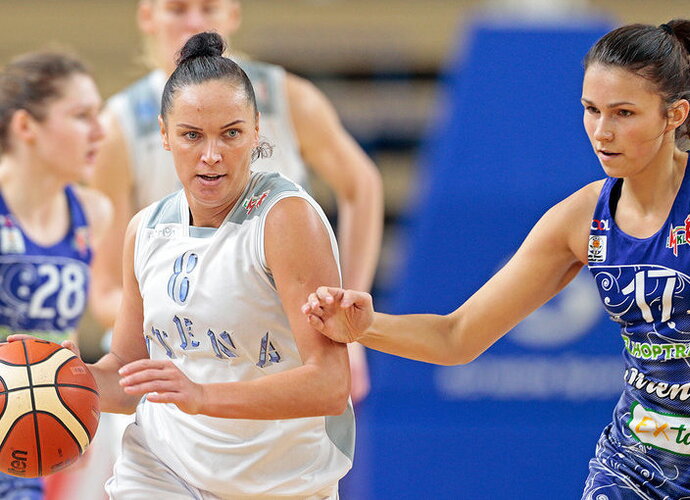 R.Milieškienė LMKL čempionėms pelnė 12 taškų (Foto: Augustas Didžgalvis)