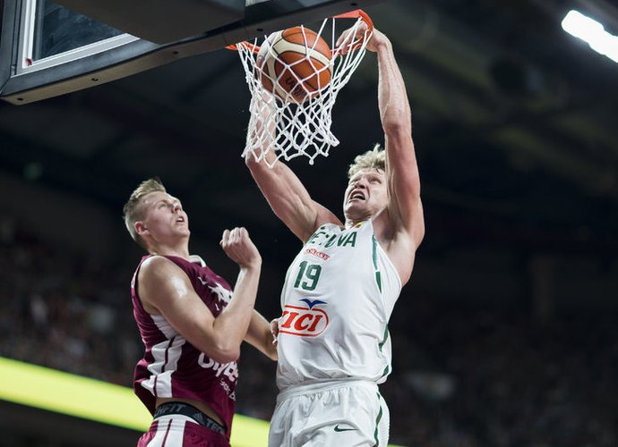 M.Kuzminskas įkrovė per savo bičiulį K.Porzingį (www.kavolelis.lt)