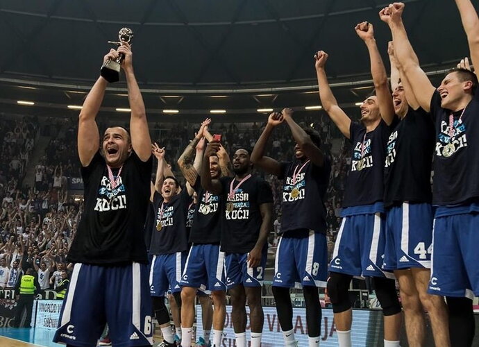 Zadaro komanda triumfavo 