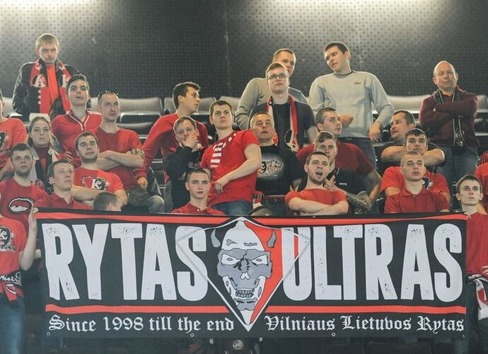 Su „Lietuvos ryto“ sirgaliais policininkai kovojo grubiai (Paulius Peleckis, Fotodiena.lt)
