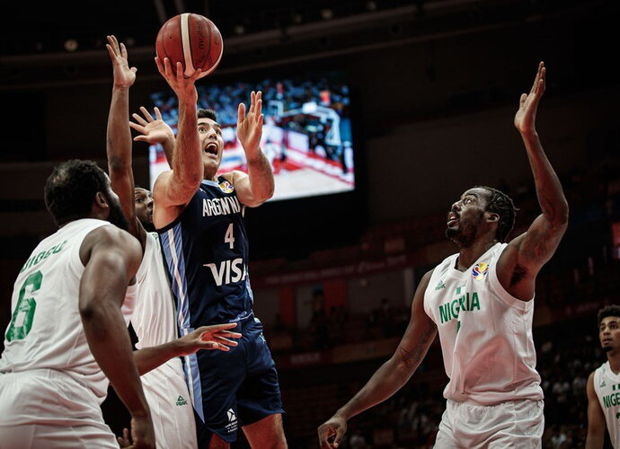 L.Scola paryškino savo pavardę krepšinio istorijoje (FIBA nuotr.)