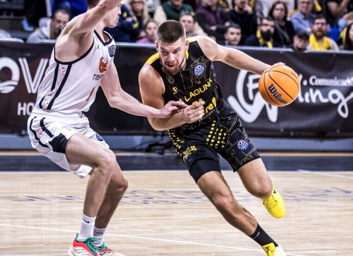 R.Giedraitis puikiai išnaudojo laiką (FIBA nuotr.)