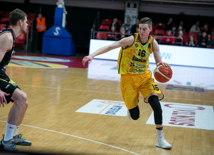 K.Lukošiūnas lieja prakaitą su Lietuvos čempionais (BNS nuotr.)