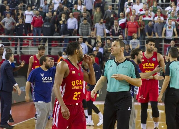 Už incidentus atsakys klubas (FIBA Europe nuotr.)