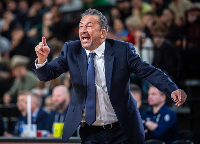 L.Banchi grįš prie „Anadolu Efes“ vairo“ (FIBA nuotr.)