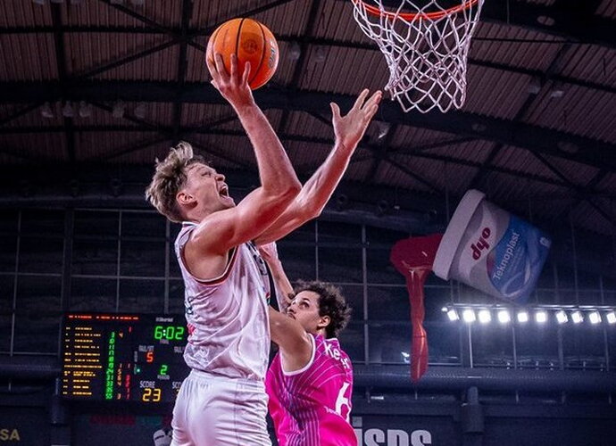 M.Kuzminskas džiaugėsi dramatiška pergale (FIBA nuotr.)