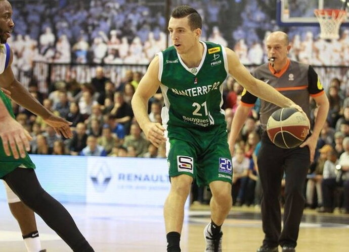 S.Butterfieldas domina Vitorijos klubą